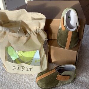 Pipit suede olive and tan stripe booties new in box size 4 unisex first walker